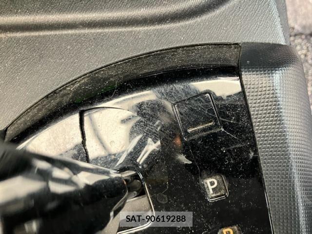 Toyota AQUA 2018-07 7325658-16