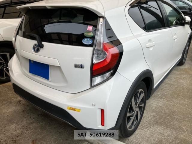 Toyota AQUA 2018-07 7325658-7