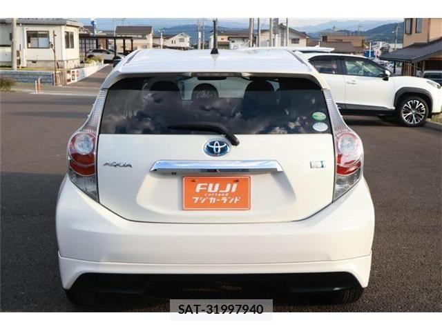 Toyota AQUA 2014-01 7325624-14