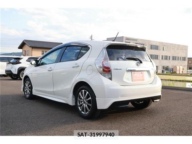 Toyota AQUA 2014-01 7325624-16