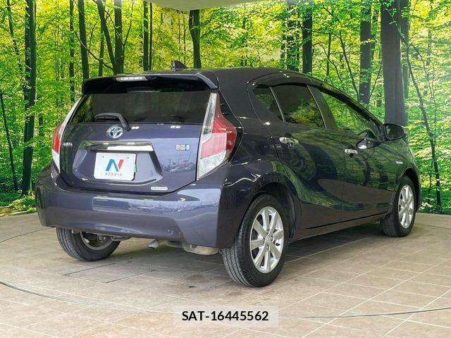 Toyota AQUA 2015-08 7325638-16