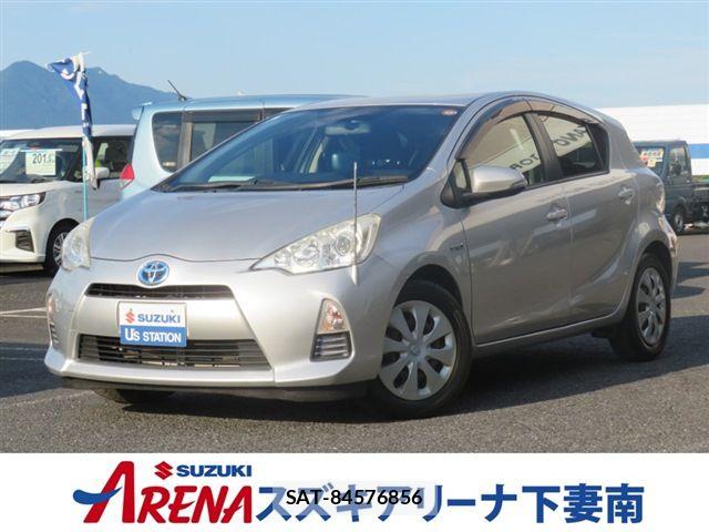 Toyota AQUA 2013-01 7325664-0