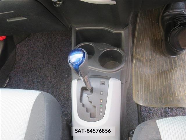 Toyota AQUA 2013-01 7325664-14