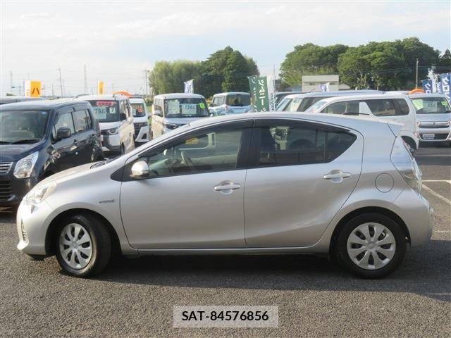 Toyota AQUA 2013-01 7325664-1