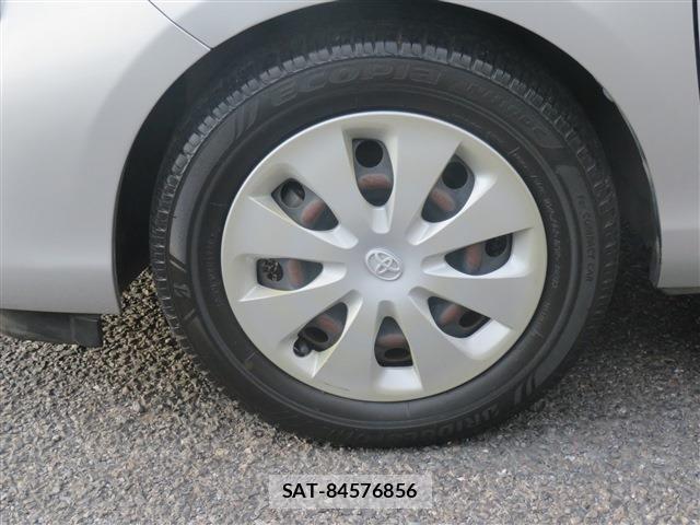 Toyota AQUA 2013-01 7325664-21