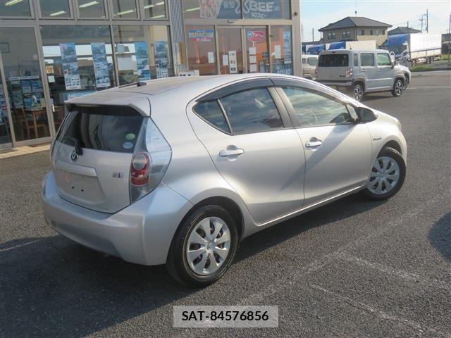 Toyota AQUA 2013-01 7325664-3
