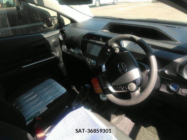 Toyota AQUA 2017-10 7325639-1