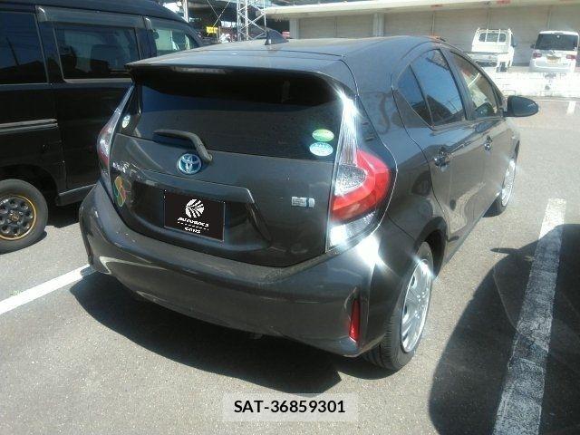 Toyota AQUA 2017-10 7325639-2