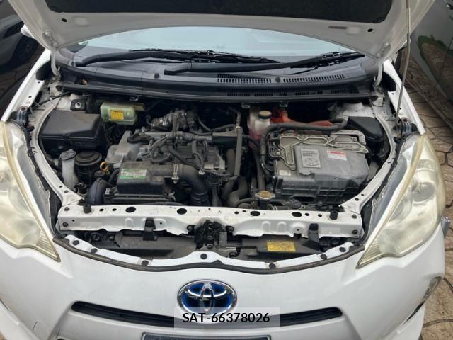 Toyota AQUA 2012-07 7325676-11