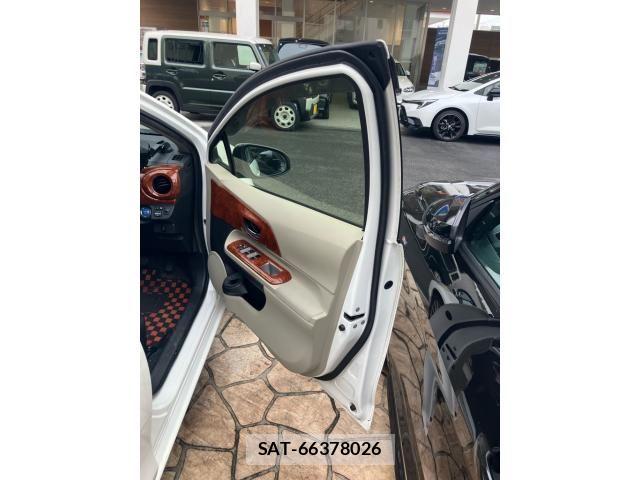 Toyota AQUA 2012-07 7325676-13