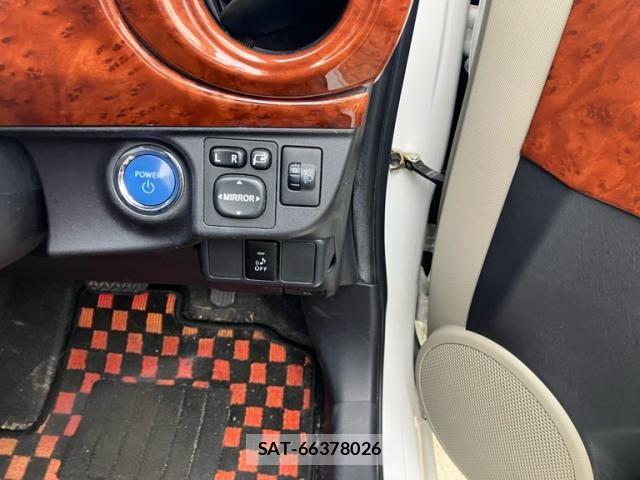 Toyota AQUA 2012-07 7325676-16