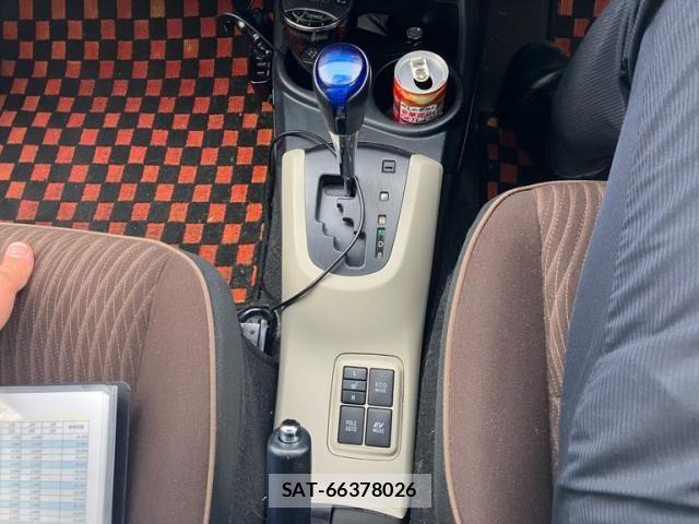 Toyota AQUA 2012-07 7325676-23