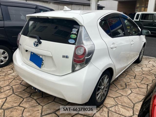 Toyota AQUA 2012-07 7325676-2