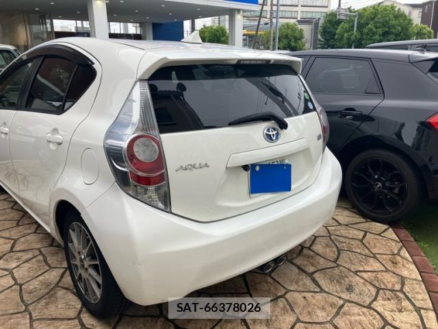 Toyota AQUA 2012-07 7325676-3