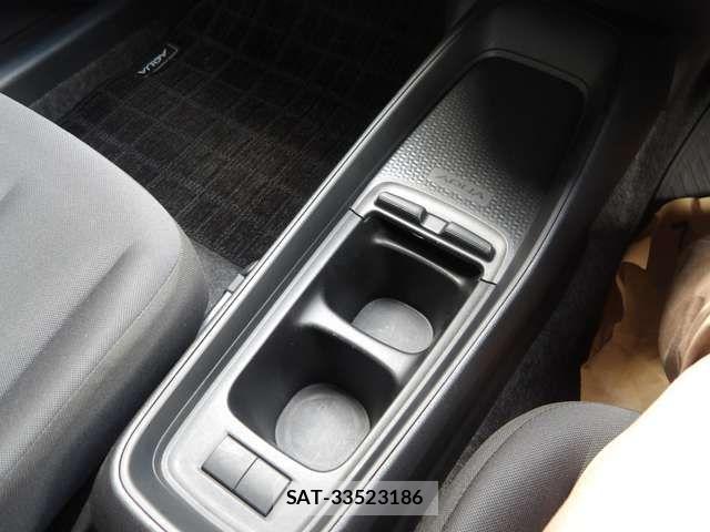 Toyota AQUA 2023-05 7325611-17