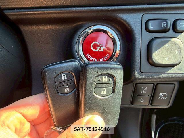 Toyota AQUA 2017-02 7325645-11