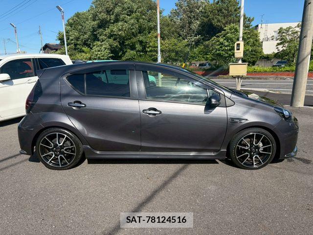 Toyota AQUA 2017-02 7325645-16