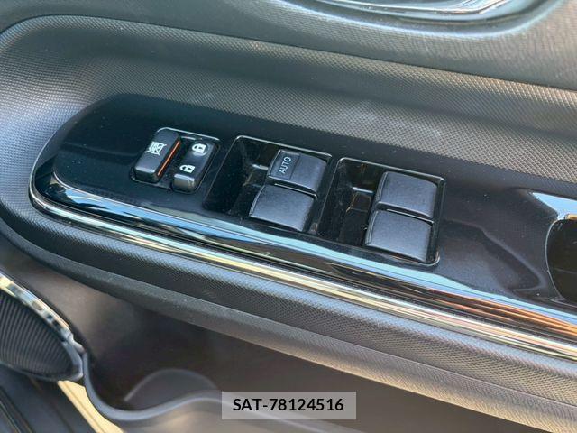 Toyota AQUA 2017-02 7325645-28