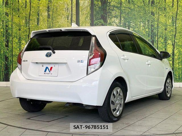 Toyota AQUA 2015-05 7325647-16