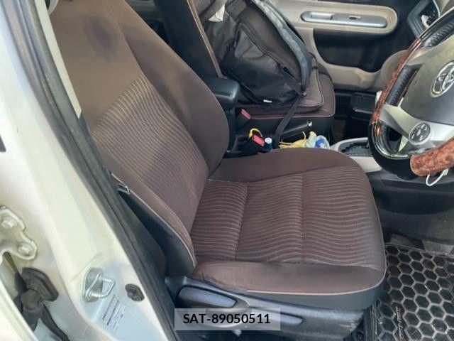 Toyota AQUA 2012-04 7356812-1