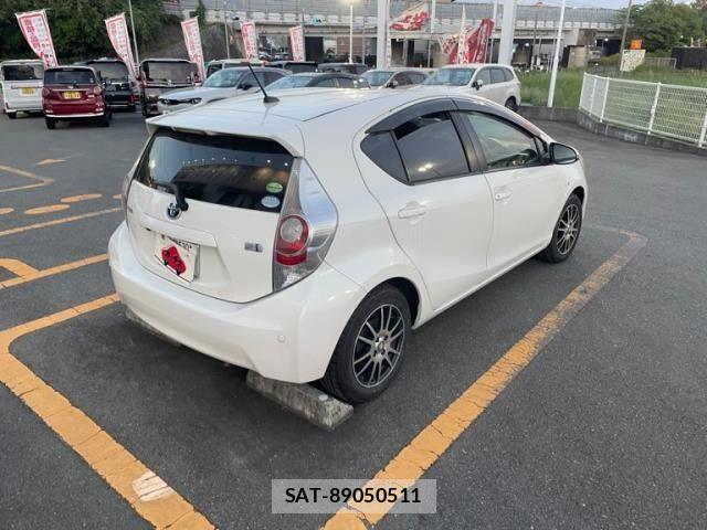 Toyota AQUA 2012-04 7356812-2