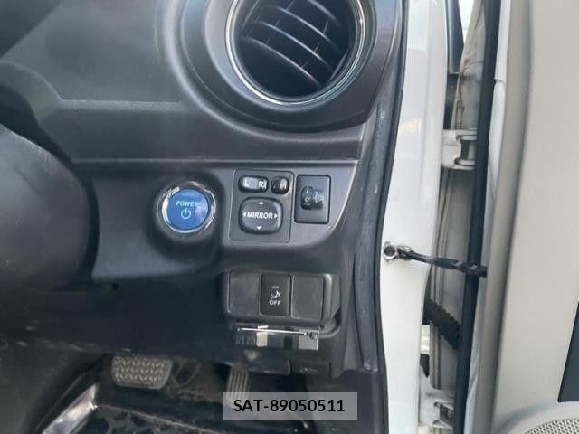 Toyota AQUA 2012-04 7356812-3