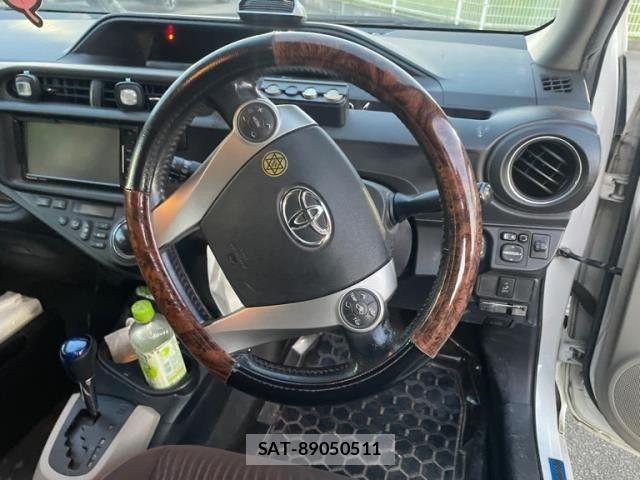 Toyota AQUA 2012-04 7356812-4
