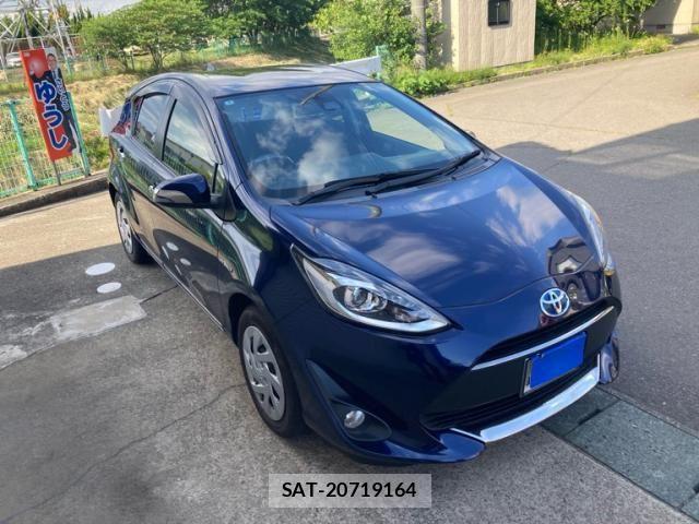 Toyota AQUA 2018-03 7356810-0