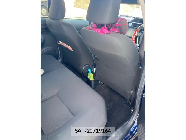 Toyota AQUA 2018-03 7356810-11