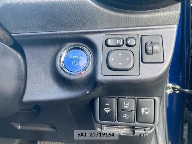 Toyota AQUA 2018-03 7356810-17
