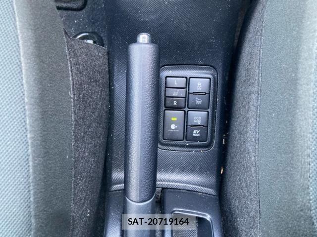 Toyota AQUA 2018-03 7356810-20