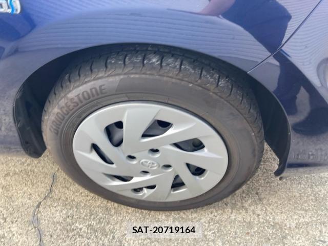 Toyota AQUA 2018-03 7356810-2