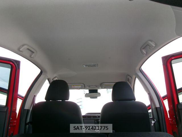 Toyota AQUA 2017-06 7356807-12