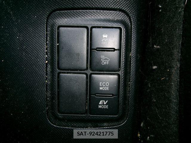 Toyota AQUA 2017-06 7356807-17