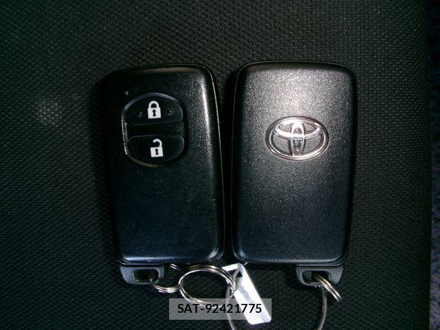 Toyota AQUA 2017-06 7356807-18