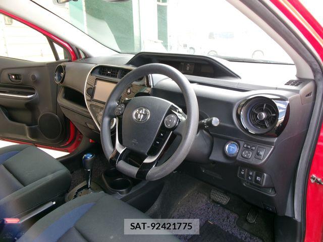 Toyota AQUA 2017-06 7356807-4