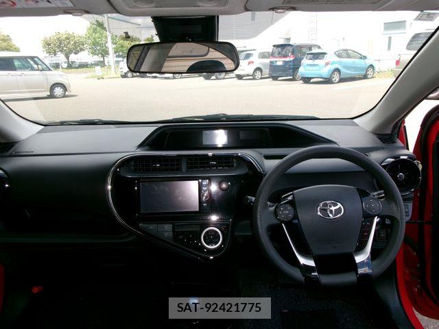 Toyota AQUA 2017-06 7356807-6