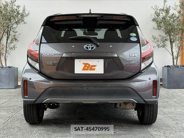 Toyota AQUA 2019-07 7356790-13