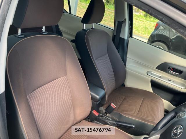 Toyota AQUA 2012-05 7356815-13