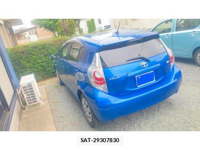 Toyota AQUA 2014-01 7356814-2