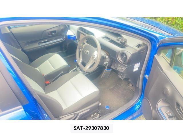 Toyota AQUA 2014-01 7356814-4