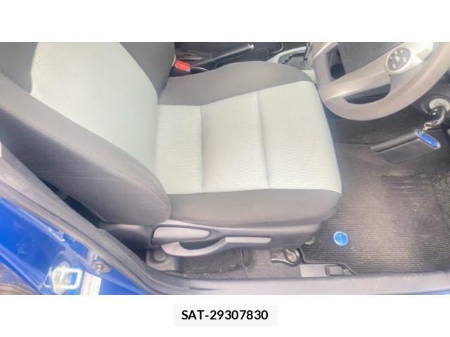 Toyota AQUA 2014-01 7356814-6
