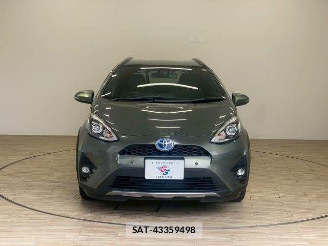 Toyota AQUA 2019-01 7356768-11