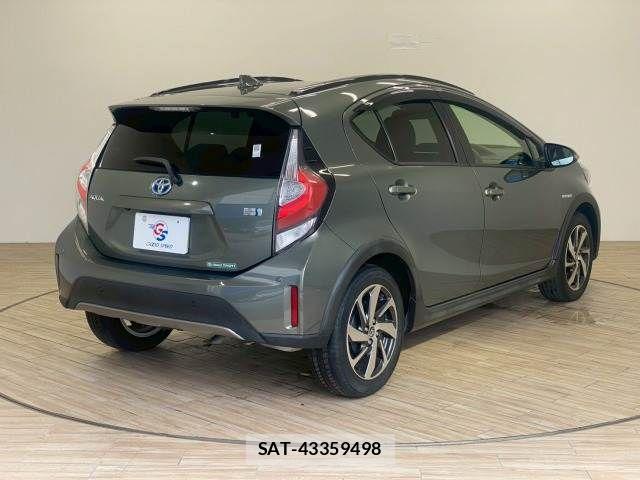 Toyota AQUA 2019-01 7356768-16