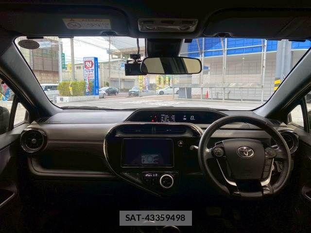 Toyota AQUA 2019-01 7356768-2
