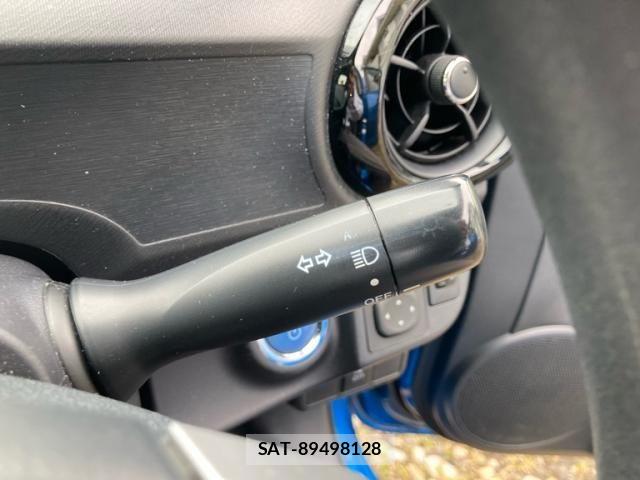 Toyota AQUA 2015-02 7356813-9