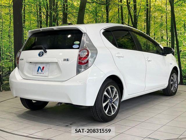 Toyota AQUA 2014-10 7356794-16