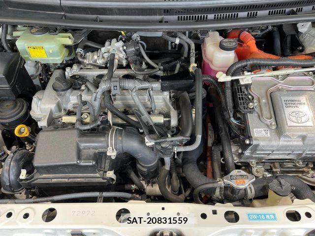 Toyota AQUA 2014-10 7356794-17