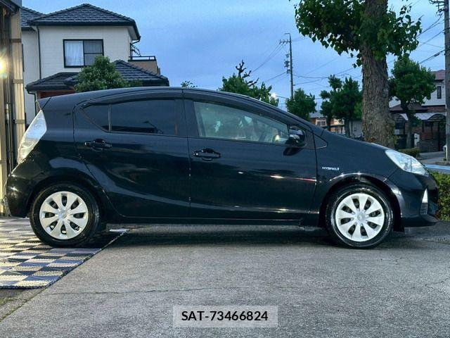 Toyota AQUA 2014-01 7356808-11