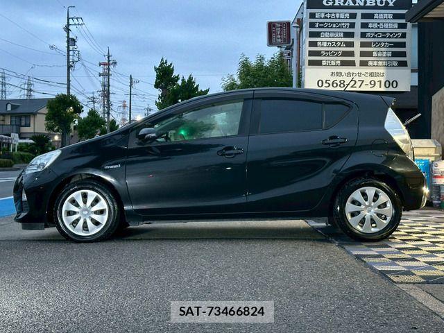 Toyota AQUA 2014-01 7356808-12